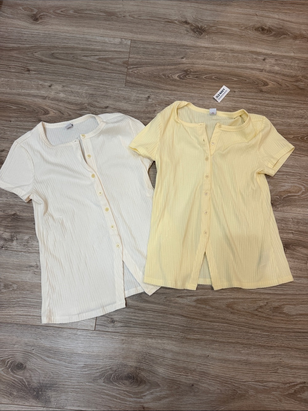 Old Navy Women Button-Front Ribbed Tops in Cream and Pale Yellow size Medium NWT